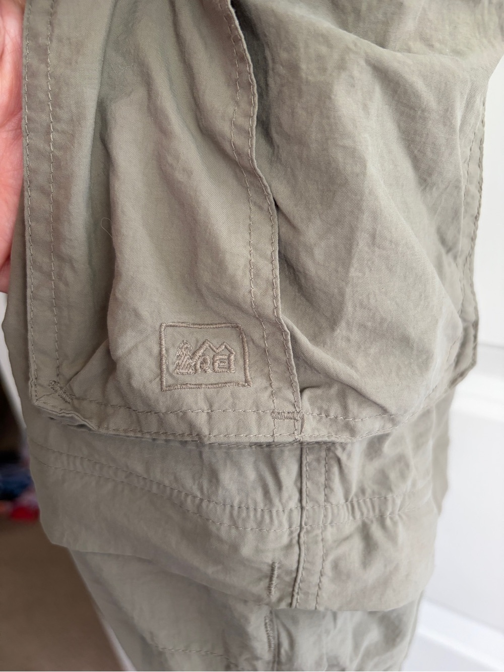 Great condition REI Men's Convertible Cargo Pants size L — Olive Green. Nylon - Picture 4 of 13